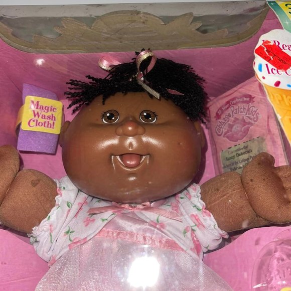 2007 Jakks CABBAGE PATCH KIDS FUN FEED BABIES Girl LUCY DEBORAH CARVEL DOLL NEW - Picture 1 of 8